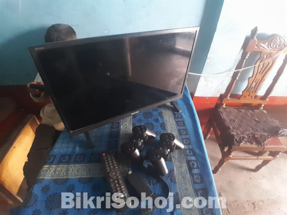 2.4 G WIRELESS CONTROLLER GAMEPAD AND SMART TV + MONITOR